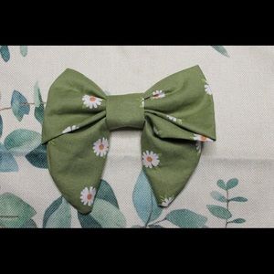 Lazy Daisy Bow